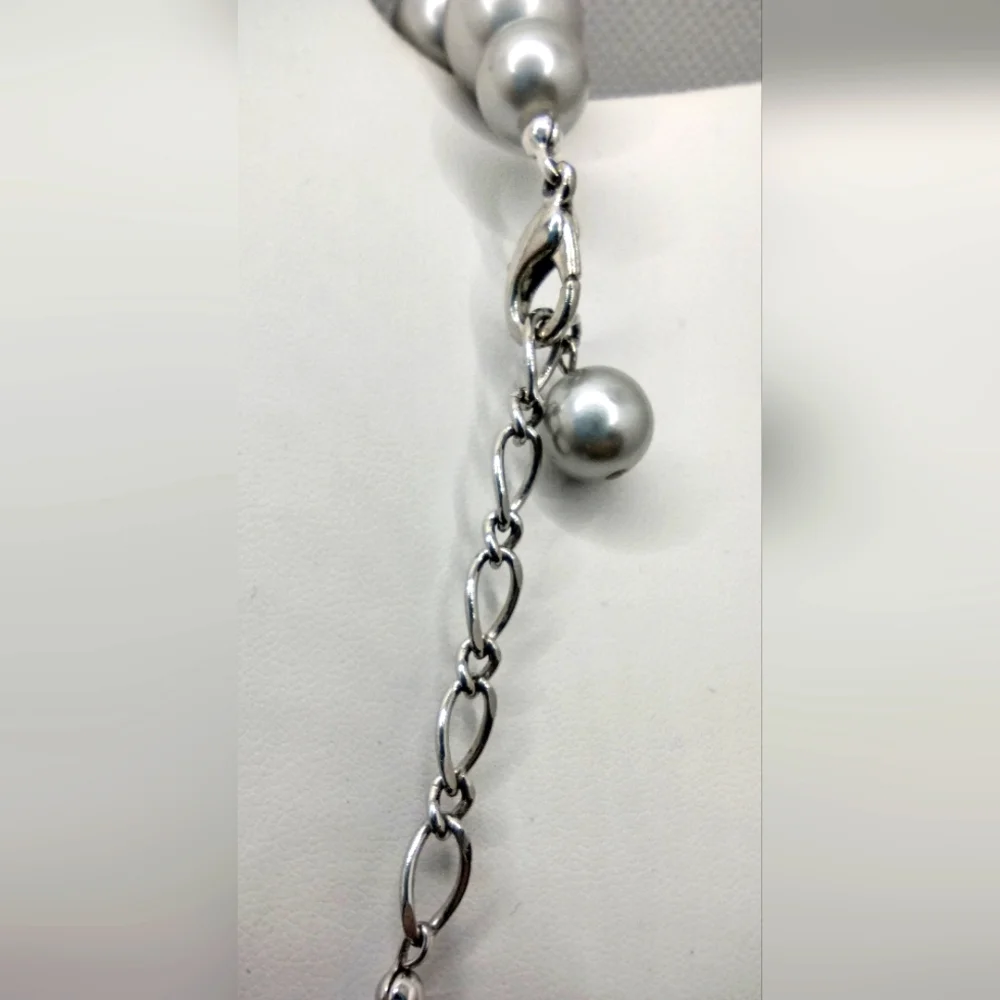 Fashion Faux Light Grey Pearls Chunky Choker Style Necklace - Picture 2 of 3